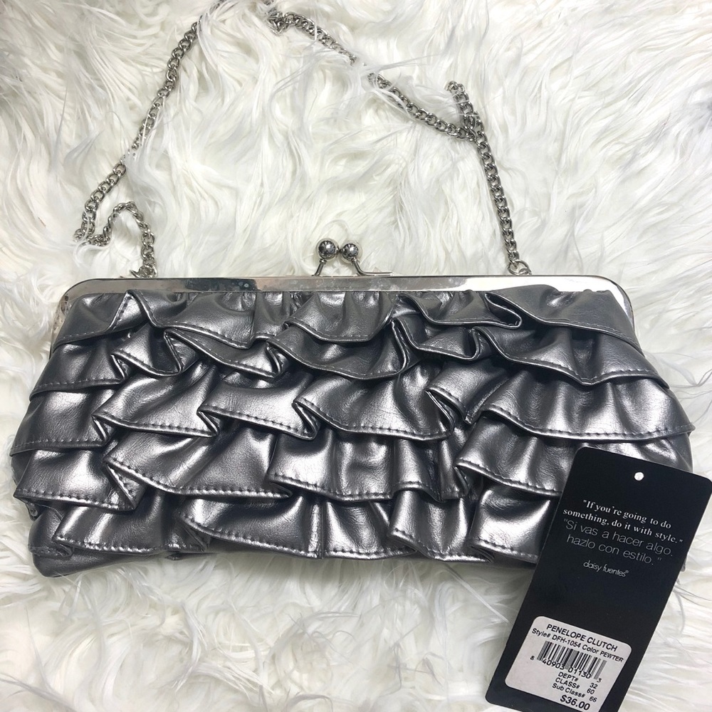 Brandnew Daisy Fuentes clutch purse